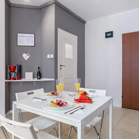 Homely Place - Parking Free 1 Apartmán *